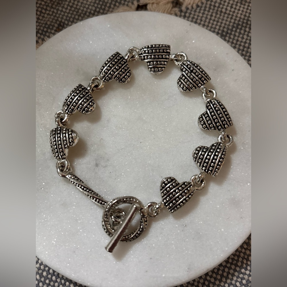 Elegant Silver Heart Bracelet - Picture 2 of 5